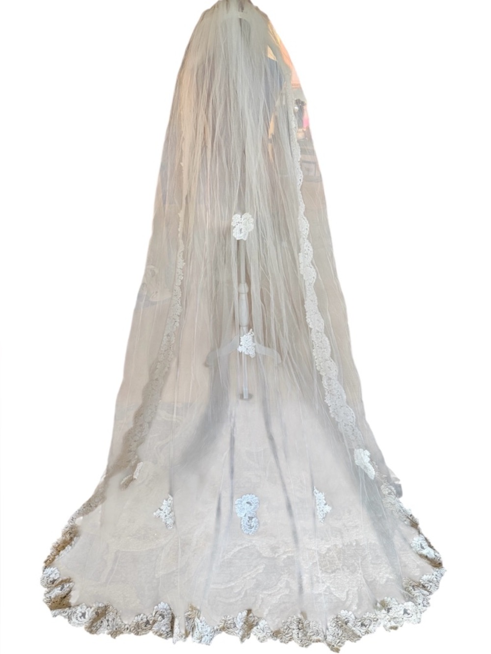 VINTAGE Juliet Cap Chapel Veil with Lace and Pearl Accents